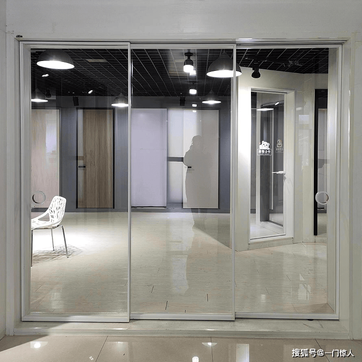 爱乐福玻璃门，时尚与实用的完美结合