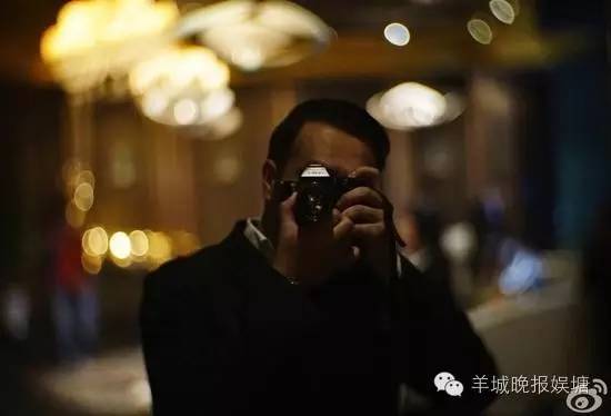剧组中的摄影师，捕捉光影的艺术匠人