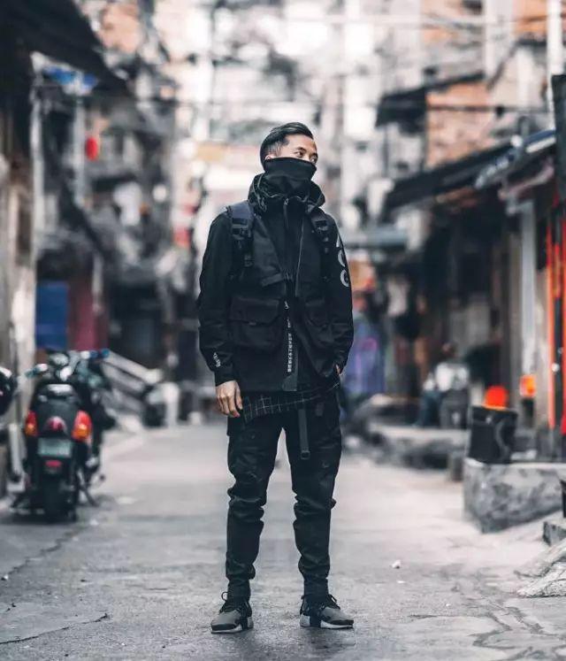 伞兵腰带为什么两截，功能与设计的完美结合