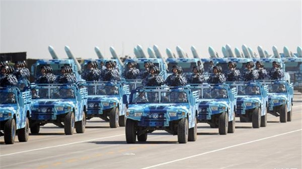 国产伞兵车，技术进步的体现与军事现代化的重要里程碑