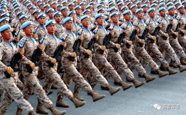 伞兵换装星空迷彩，新时代军事变革中的一抹独特色彩