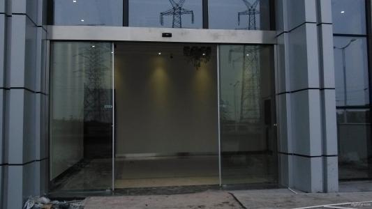 GMT自动门，现代建筑的智能化出入解决方案